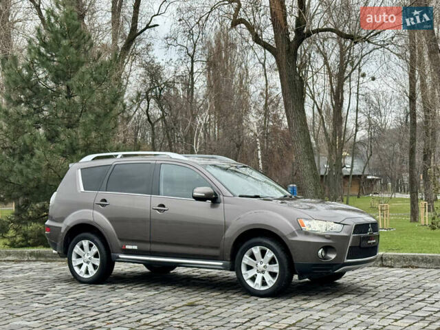 Коричневый Мицубиси Аутлендер, объемом двигателя 2.18 л и пробегом 208 тыс. км за 10555 $, фото 3 на Automoto.ua