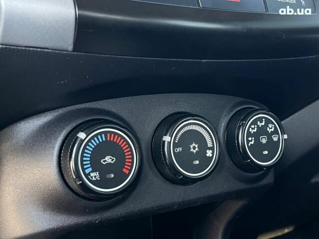 Мицубиси Аутлендер 2010 в Львове на Automoto.ua Коричневый Мицубиси Аутлендер, объемом двигателя 2.4 л и пробегом 303 тыс. км за 8990 $, фото 27 на Automoto.ua