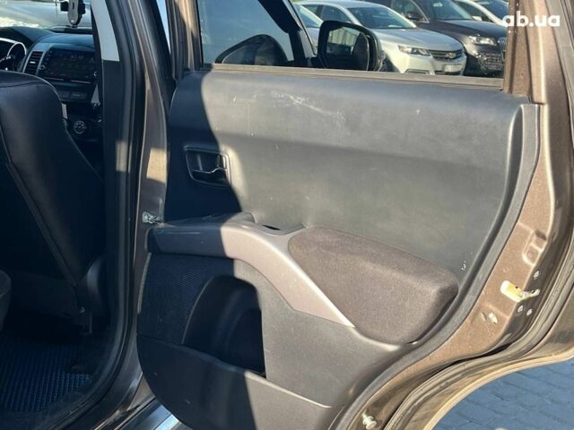 Мицубиси Аутлендер 2010 в Львове на Automoto.ua Коричневый Мицубиси Аутлендер, объемом двигателя 2.4 л и пробегом 303 тыс. км за 8990 $, фото 11 на Automoto.ua