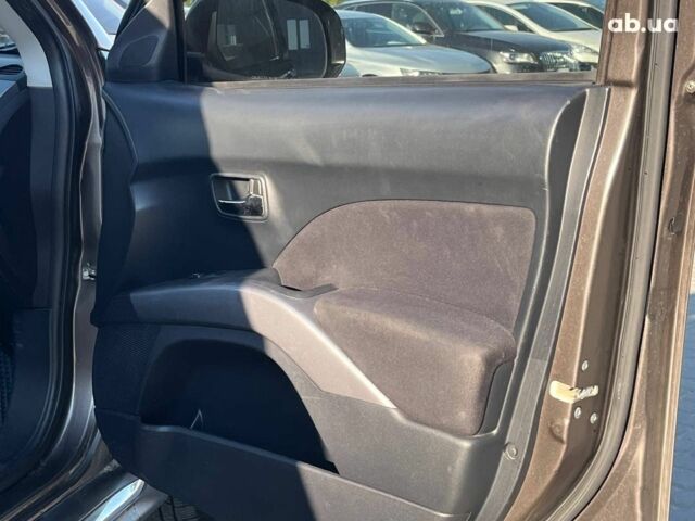 Мицубиси Аутлендер 2010 в Львове на Automoto.ua Коричневый Мицубиси Аутлендер, объемом двигателя 2.4 л и пробегом 303 тыс. км за 8990 $, фото 2 на Automoto.ua