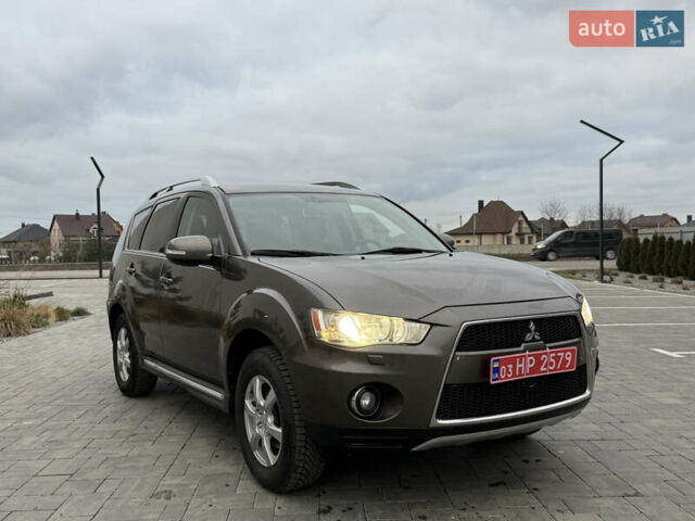 Коричневий Міцубісі Аутлендер, об'ємом двигуна 2.2 л та пробігом 235 тис. км за 10600 $, фото 3 на Automoto.ua