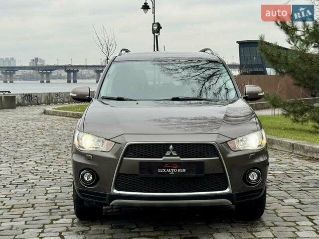 Коричневый Мицубиси Аутлендер, объемом двигателя 2.18 л и пробегом 208 тыс. км за 10555 $, фото 1 на Automoto.ua