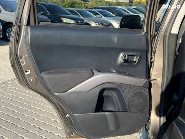 Мицубиси Аутлендер 2010 в Львове на Automoto.ua Коричневый Мицубиси Аутлендер, объемом двигателя 2.4 л и пробегом 303 тыс. км за 8990 $, фото 18 на Automoto.ua