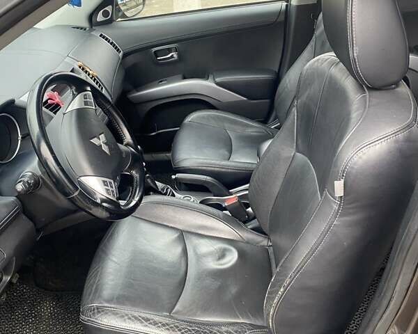 Коричневий Міцубісі Аутлендер, об'ємом двигуна 2.2 л та пробігом 266 тис. км за 11000 $, фото 6 на Automoto.ua