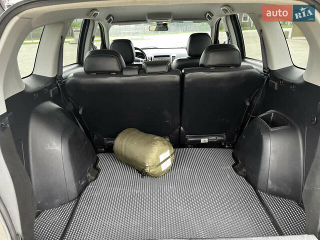 Коричневый Мицубиси Аутлендер, объемом двигателя 2.27 л и пробегом 290 тыс. км за 11950 $, фото 1 на Automoto.ua