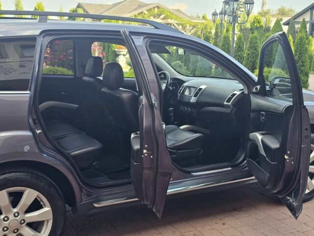 Коричневый Мицубиси Аутлендер, объемом двигателя 2 л и пробегом 207 тыс. км за 12499 $, фото 3 на Automoto.ua