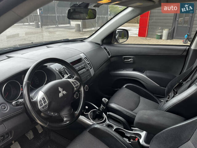 Коричневый Мицубиси Аутлендер, объемом двигателя 2.27 л и пробегом 290 тыс. км за 11950 $, фото 3 на Automoto.ua