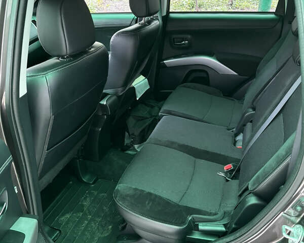 Коричневый Мицубиси Аутлендер, объемом двигателя 2.18 л и пробегом 259 тыс. км за 10900 $, фото 9 на Automoto.ua