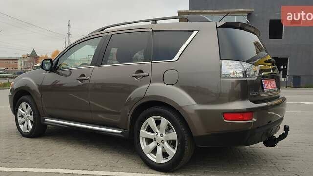 Коричневый Мицубиси Аутлендер, объемом двигателя 2.2 л и пробегом 259 тыс. км за 11600 $, фото 2 на Automoto.ua