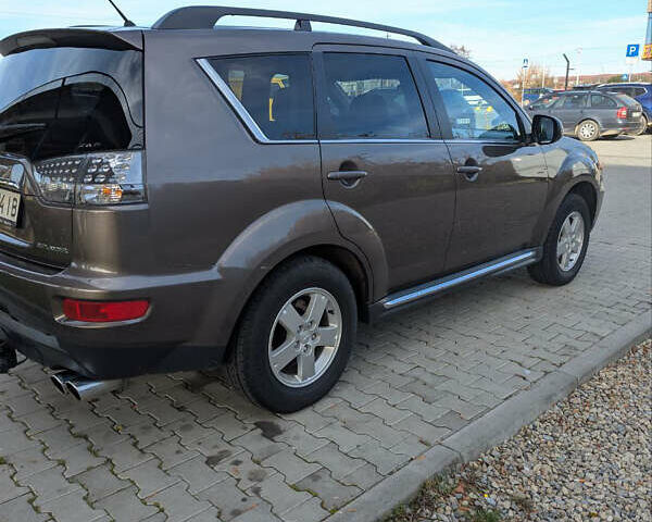 Коричневый Мицубиси Аутлендер, объемом двигателя 2.27 л и пробегом 242 тыс. км за 10900 $, фото 6 на Automoto.ua