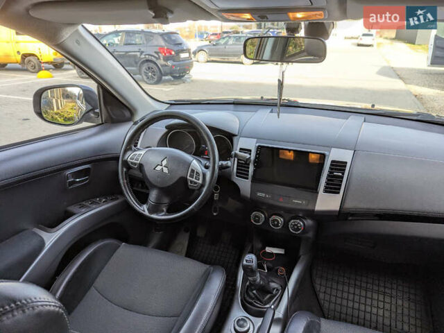 Коричневый Мицубиси Аутлендер, объемом двигателя 2.27 л и пробегом 242 тыс. км за 10900 $, фото 9 на Automoto.ua
