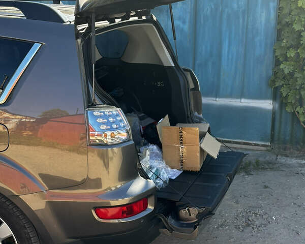 Коричневый Мицубиси Аутлендер, объемом двигателя 2.18 л и пробегом 259 тыс. км за 10900 $, фото 11 на Automoto.ua