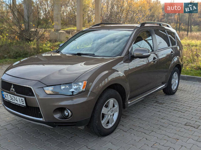 Коричневый Мицубиси Аутлендер, объемом двигателя 2.27 л и пробегом 242 тыс. км за 10900 $, фото 1 на Automoto.ua
