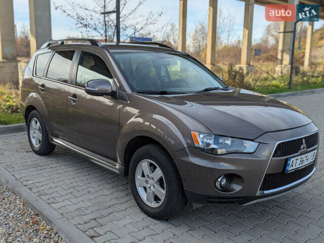 Коричневый Мицубиси Аутлендер, объемом двигателя 2.27 л и пробегом 242 тыс. км за 10900 $, фото 2 на Automoto.ua