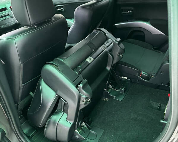 Коричневый Мицубиси Аутлендер, объемом двигателя 2.18 л и пробегом 259 тыс. км за 10900 $, фото 10 на Automoto.ua