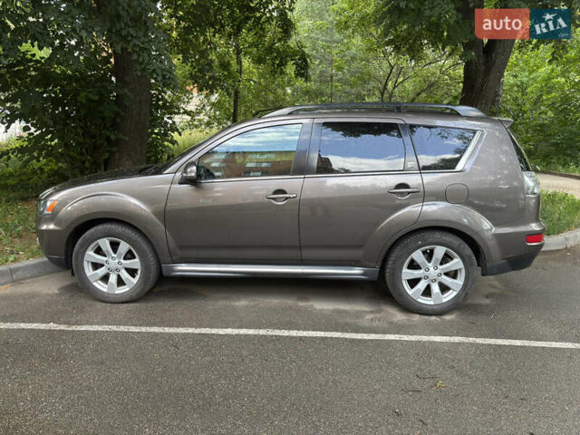 Коричневый Мицубиси Аутлендер, объемом двигателя 2.18 л и пробегом 259 тыс. км за 10900 $, фото 19 на Automoto.ua