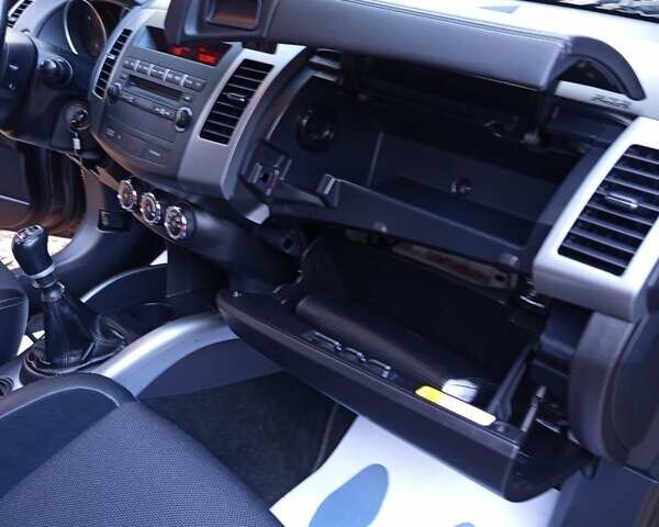 Коричневый Мицубиси Аутлендер, объемом двигателя 2.2 л и пробегом 155 тыс. км за 11350 $, фото 75 на Automoto.ua