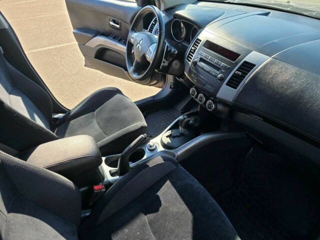 Коричневый Мицубиси Аутлендер, объемом двигателя 2.4 л и пробегом 270 тыс. км за 10300 $, фото 9 на Automoto.ua