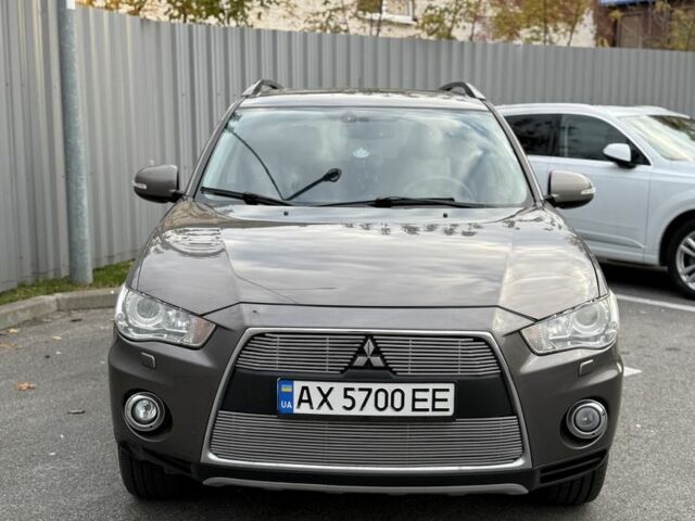 Коричневый Мицубиси Аутлендер, объемом двигателя 2.4 л и пробегом 191 тыс. км за 10900 $, фото 2 на Automoto.ua