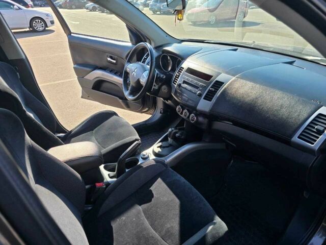 Коричневый Мицубиси Аутлендер, объемом двигателя 2.4 л и пробегом 270 тыс. км за 10300 $, фото 5 на Automoto.ua