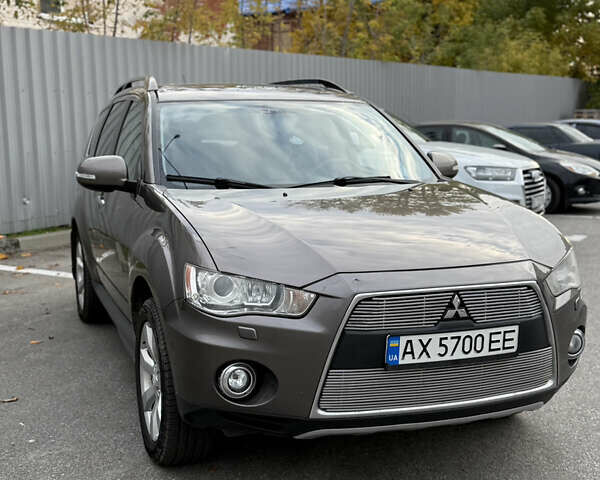 Коричневый Мицубиси Аутлендер, объемом двигателя 2.36 л и пробегом 191 тыс. км за 10900 $, фото 2 на Automoto.ua