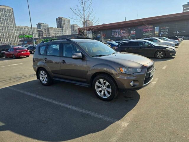 Коричневый Мицубиси Аутлендер, объемом двигателя 2.4 л и пробегом 270 тыс. км за 10300 $, фото 12 на Automoto.ua