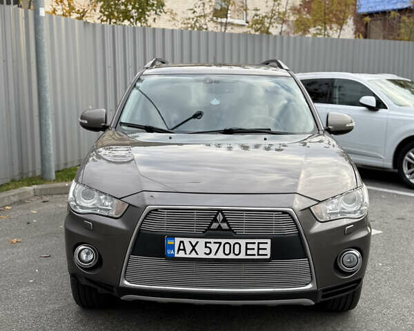 Коричневый Мицубиси Аутлендер, объемом двигателя 2.36 л и пробегом 191 тыс. км за 10900 $, фото 1 на Automoto.ua