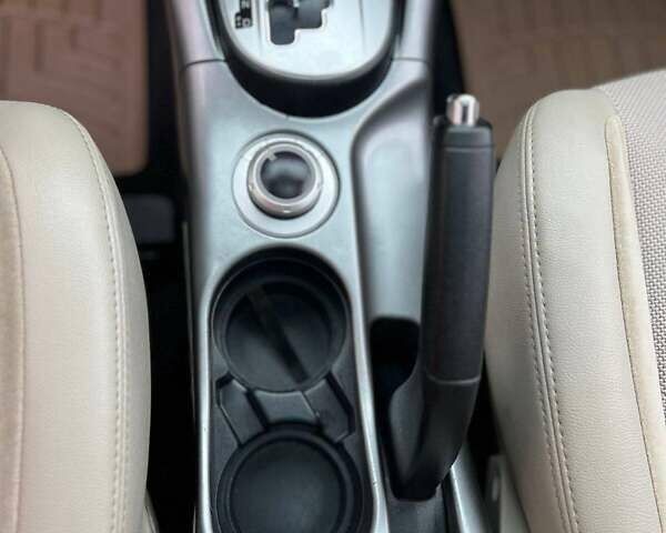 Коричневий Міцубісі Аутлендер, об'ємом двигуна 2.4 л та пробігом 270 тис. км за 9000 $, фото 7 на Automoto.ua