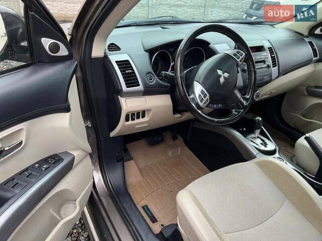Коричневий Міцубісі Аутлендер, об'ємом двигуна 2.4 л та пробігом 270 тис. км за 9000 $, фото 4 на Automoto.ua