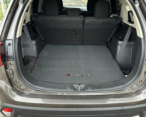 Коричневий Міцубісі Аутлендер, об'ємом двигуна 2.36 л та пробігом 197 тис. км за 14000 $, фото 14 на Automoto.ua