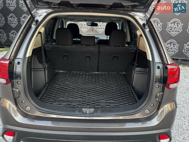 Коричневий Міцубісі Аутлендер, об'ємом двигуна 3 л та пробігом 170 тис. км за 14800 $, фото 6 на Automoto.ua