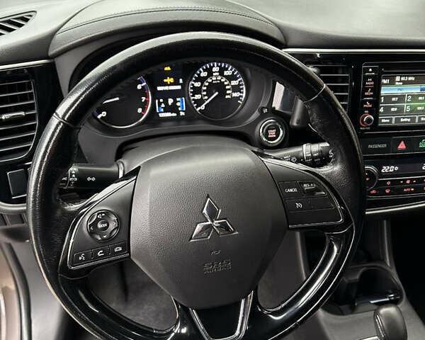 Коричневий Міцубісі Аутлендер, об'ємом двигуна 2.36 л та пробігом 197 тис. км за 14000 $, фото 19 на Automoto.ua