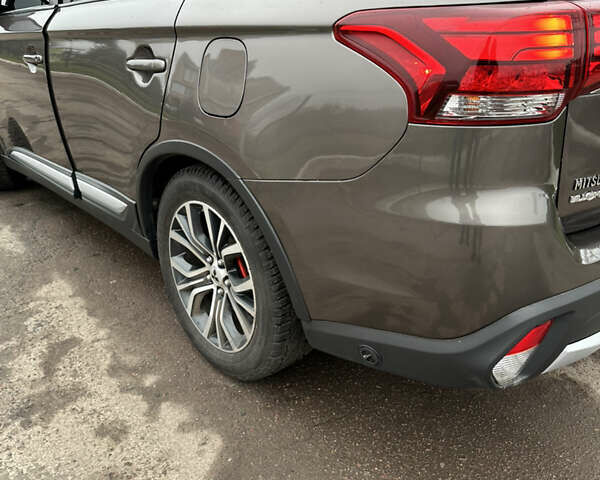 Коричневий Міцубісі Аутлендер, об'ємом двигуна 2.36 л та пробігом 197 тис. км за 14000 $, фото 8 на Automoto.ua