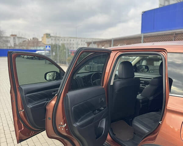 Коричневий Міцубісі Аутлендер, об'ємом двигуна 3 л та пробігом 287 тис. км за 12999 $, фото 9 на Automoto.ua