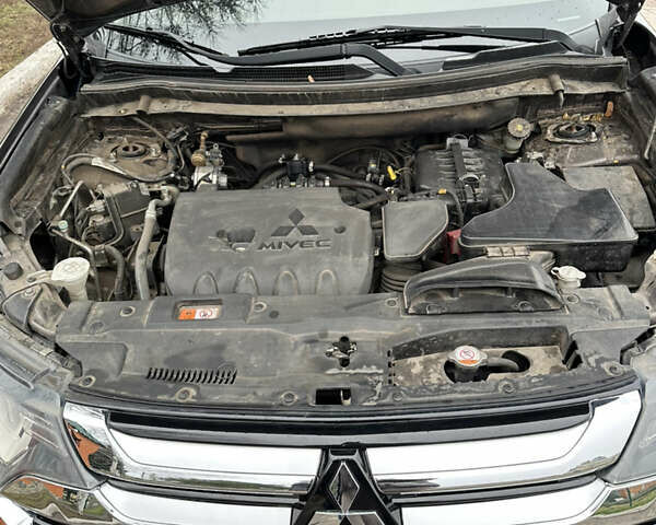 Коричневий Міцубісі Аутлендер, об'ємом двигуна 2.36 л та пробігом 197 тис. км за 14000 $, фото 9 на Automoto.ua