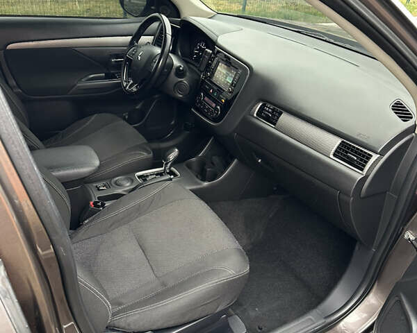 Коричневий Міцубісі Аутлендер, об'ємом двигуна 2.36 л та пробігом 197 тис. км за 14000 $, фото 21 на Automoto.ua