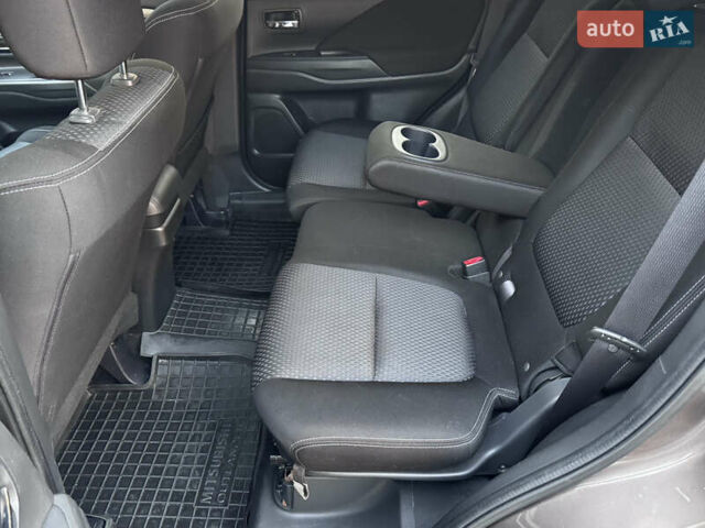 Коричневий Міцубісі Аутлендер, об'ємом двигуна 3 л та пробігом 170 тис. км за 14800 $, фото 11 на Automoto.ua