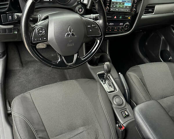 Коричневий Міцубісі Аутлендер, об'ємом двигуна 2.36 л та пробігом 197 тис. км за 14000 $, фото 18 на Automoto.ua