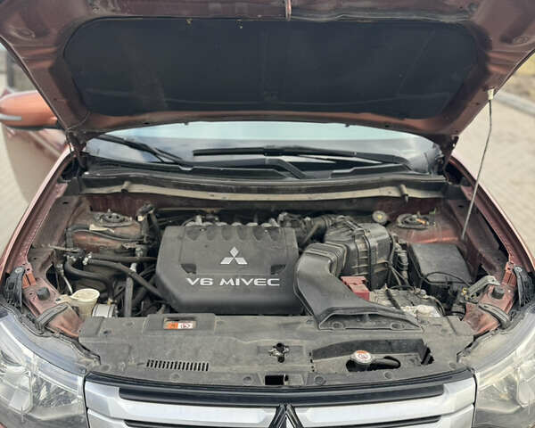 Коричневий Міцубісі Аутлендер, об'ємом двигуна 3 л та пробігом 287 тис. км за 12999 $, фото 16 на Automoto.ua