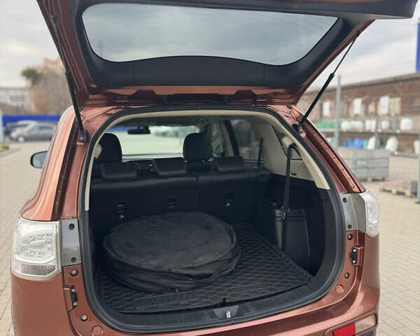 Коричневий Міцубісі Аутлендер, об'ємом двигуна 3 л та пробігом 287 тис. км за 12999 $, фото 10 на Automoto.ua