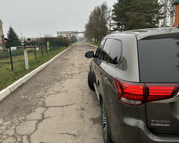 Коричневий Міцубісі Аутлендер, об'ємом двигуна 2.36 л та пробігом 197 тис. км за 14000 $, фото 5 на Automoto.ua