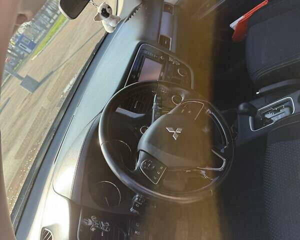 Коричневий Міцубісі Аутлендер, об'ємом двигуна 2.36 л та пробігом 128 тис. км за 15500 $, фото 2 на Automoto.ua