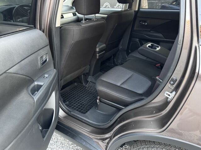 Коричневий Міцубісі Аутлендер, об'ємом двигуна 3 л та пробігом 170 тис. км за 14800 $, фото 9 на Automoto.ua