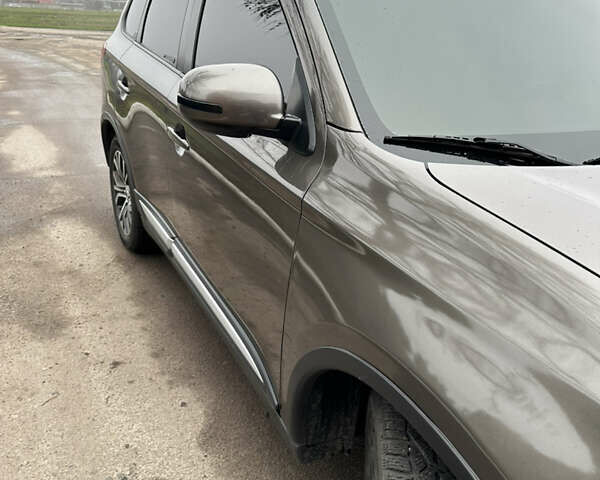 Коричневий Міцубісі Аутлендер, об'ємом двигуна 2.36 л та пробігом 197 тис. км за 14000 $, фото 1 на Automoto.ua