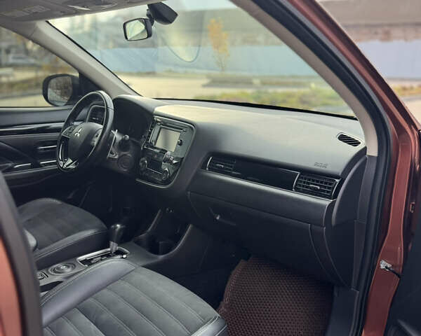 Коричневий Міцубісі Аутлендер, об'ємом двигуна 3 л та пробігом 287 тис. км за 12999 $, фото 11 на Automoto.ua