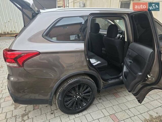 Коричневий Міцубісі Аутлендер, об'ємом двигуна 2.36 л та пробігом 176 тис. км за 15800 $, фото 4 на Automoto.ua