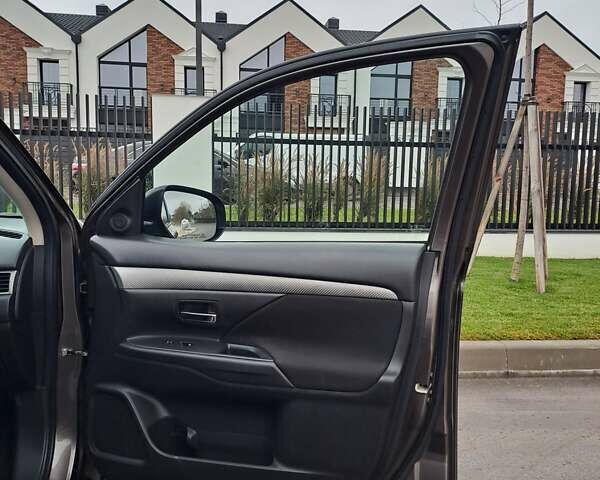 Коричневий Міцубісі Аутлендер, об'ємом двигуна 2.36 л та пробігом 167 тис. км за 13500 $, фото 16 на Automoto.ua