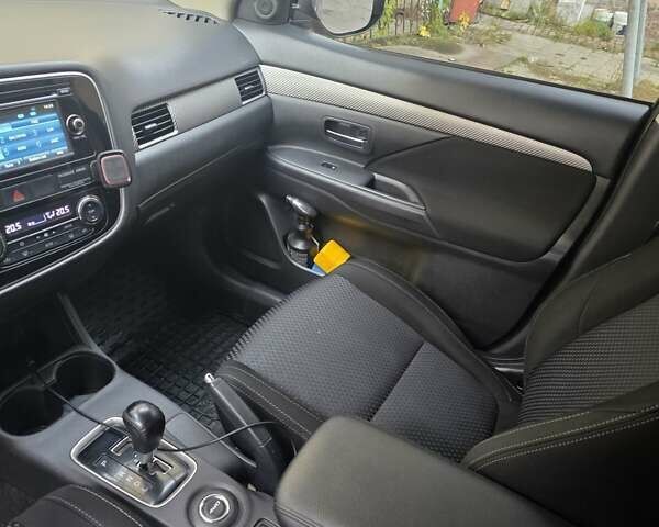 Коричневий Міцубісі Аутлендер, об'ємом двигуна 2.36 л та пробігом 176 тис. км за 15800 $, фото 8 на Automoto.ua