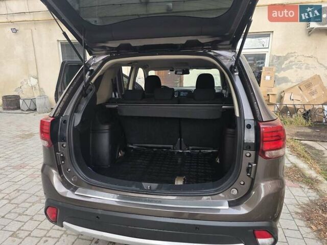 Коричневий Міцубісі Аутлендер, об'ємом двигуна 2.36 л та пробігом 176 тис. км за 15800 $, фото 6 на Automoto.ua