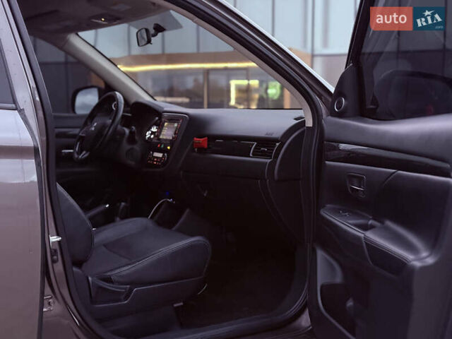 Коричневый Мицубиси Аутлендер, объемом двигателя 2.36 л и пробегом 188 тыс. км за 13000 $, фото 18 на Automoto.ua